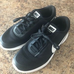 Nike Flex sneakers 👟 Size 7W Black & White